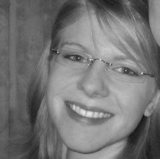 Julia Meyer Photo 4