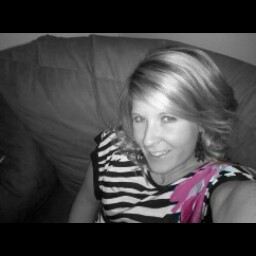 Kelli Lowe Photo 5