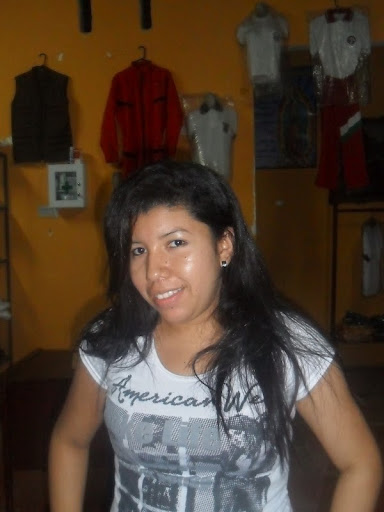 Kelly Arroyo Photo 21