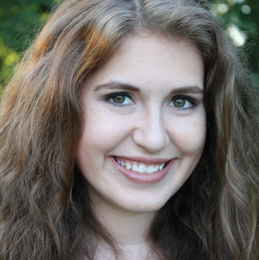 Jennifer Maynard Photo 32
