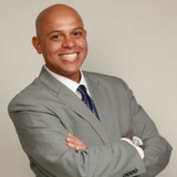 Robert Flores Photo 5