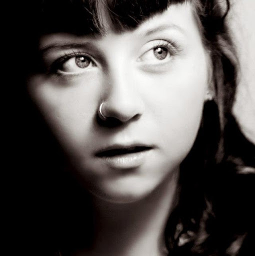 Alison Quinn Photo 35