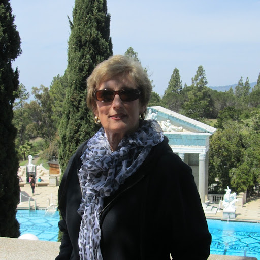Sally Holmes Photo 30