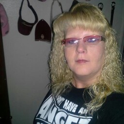 Michelle Arnold Photo 17