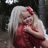 Emily Armstrong Photo 16