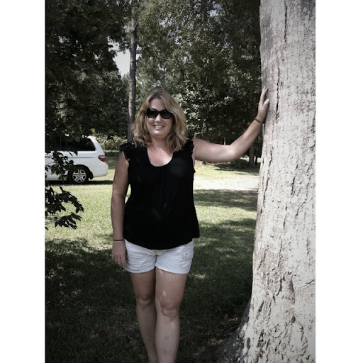 Lynda Cooper Photo 7