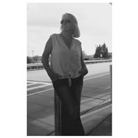 Karen Grabowski Photo 25