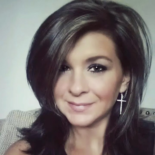 Angela Hyatt Photo 29