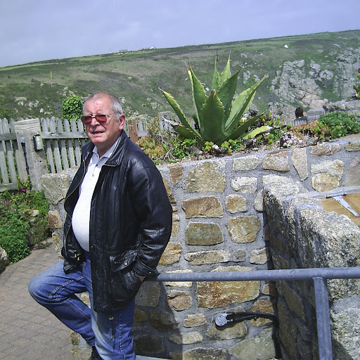Anthony Hutson Photo 10