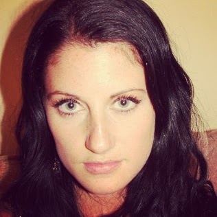 Laura Davey Photo 34