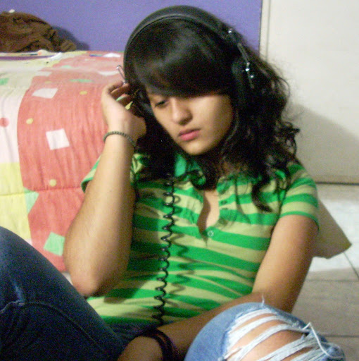 Esther Flores Photo 16