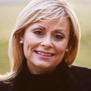 Julia Robbins Photo 25