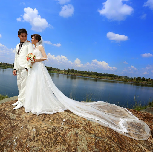 Yen Trinh Photo 33