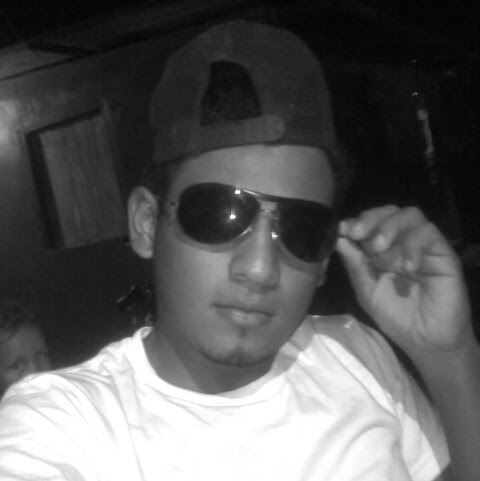Luis Velez Photo 40