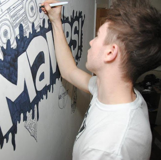 Max Anderton Photo 4