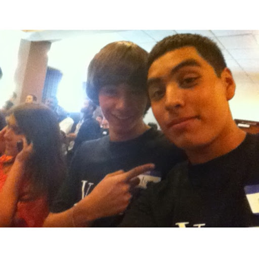 Luis Reyes Photo 17
