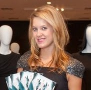 Stephanie Woods Photo 35