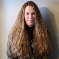 Lisa Blake Photo 17