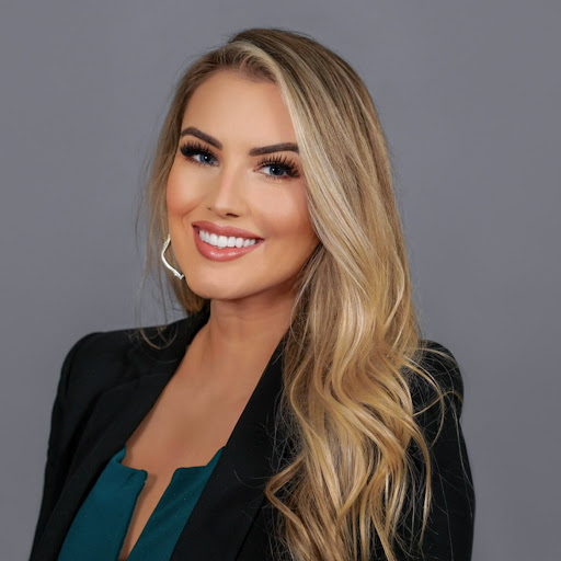 Erika Walker Photo 10