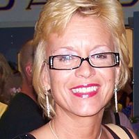 Elizabeth Renfro Photo 15