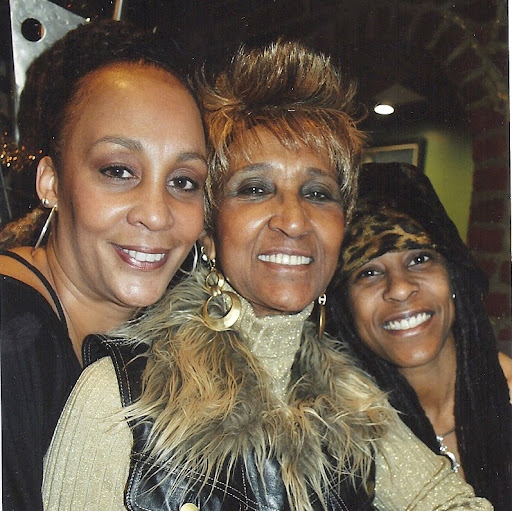 Yvonne Thompson Photo 21