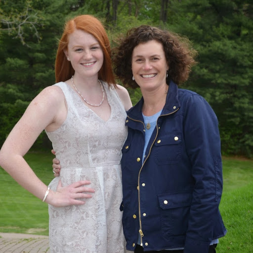 Anne Lynch Photo 11