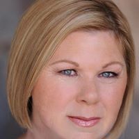 Elizabeth Phipps Photo 27