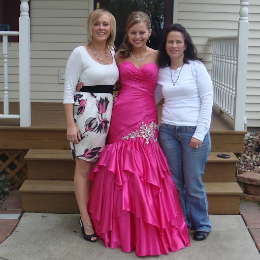 Kim Hendricks Photo 9