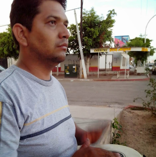 Mario Robles Photo 18
