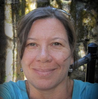 Beth Lucas Photo 26