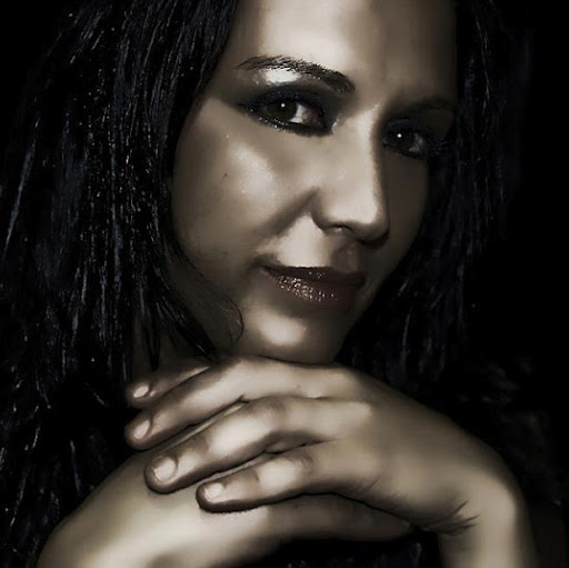 Dina Fernandes Photo 29