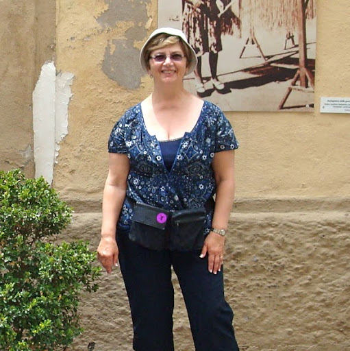 Diane Gonzalez Photo 39