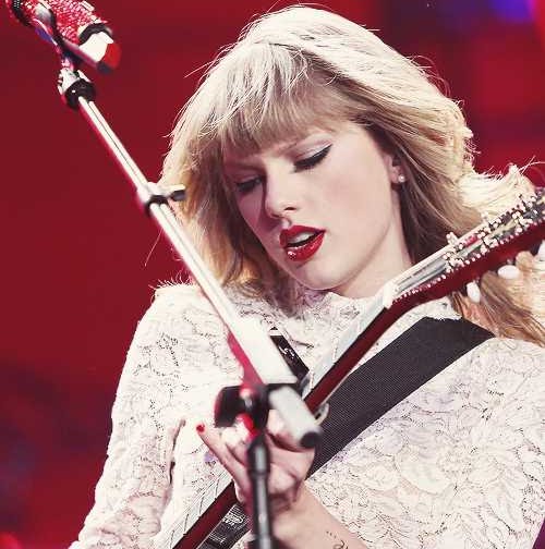 Nicole Swift Photo 39