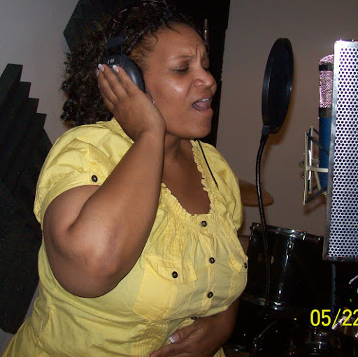 Ramona Clark Photo 24