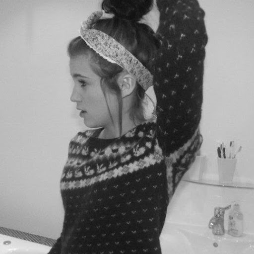 Julia Bates Photo 20