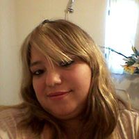 Victoria Lange Photo 17