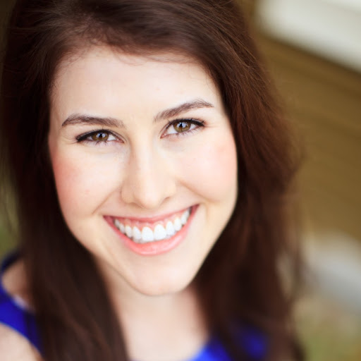 Elise Graham Photo 10