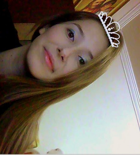 Amanda Milan Photo 6