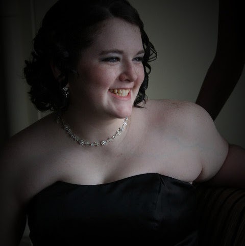Nicole Farrell Photo 35