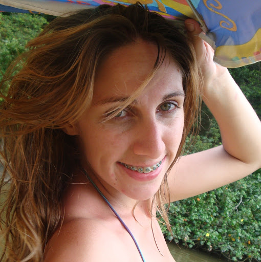 Debora Flores Photo 11