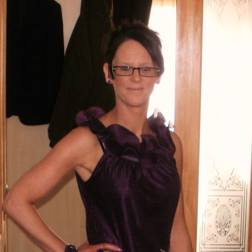 Kelly Barton Photo 35