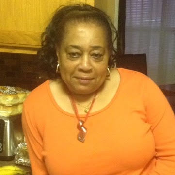 Carolyn Perry Photo 39