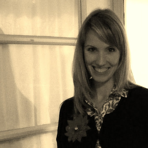 Elizabeth Everett Photo 46
