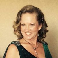 Elizabeth Michelli Photo 6