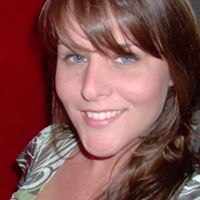 Laura Weeks Photo 27