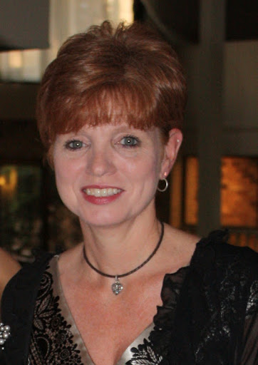 Ellen Lowe Photo 17