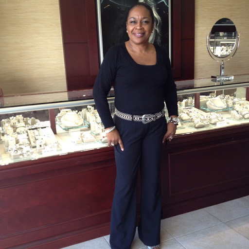 Yvette Henry Photo 9