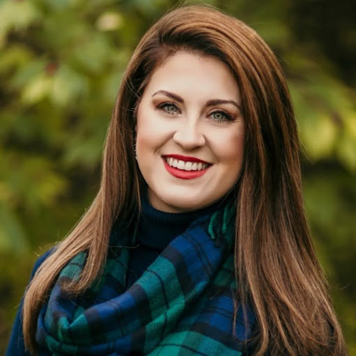 Megan Lowe Photo 32