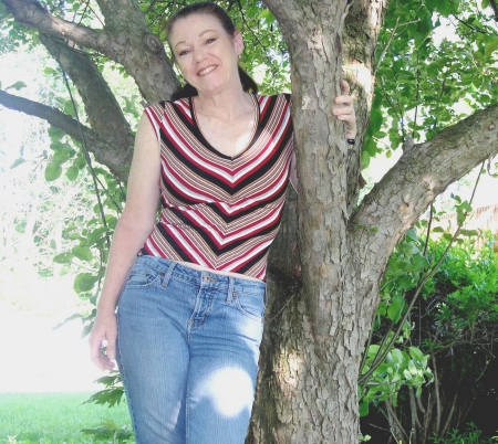 Julia Mills Photo 13