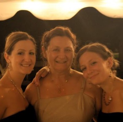 Elizabeth Russell Photo 11